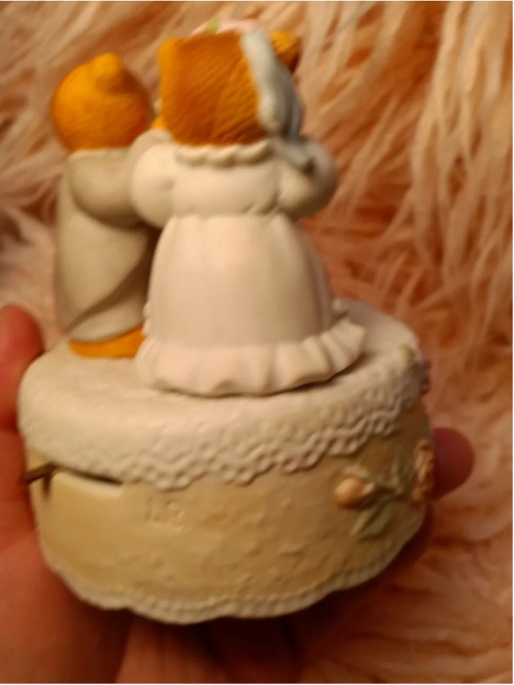 Lucy and Me Lucy Rigg Wedding Bears Bride Groom Toast W/Wedding Cake Music NOT